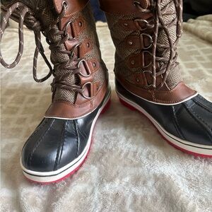 3M Thinsulate Women's Brown Herringbone and Black Duck Boots with Red Soles